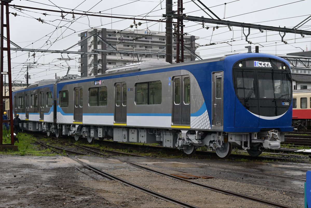TKR1251_50th's tweet photo. ことでん2000形、高松で初めての通電。

社幕はCIマーク付きとことちゃんことみちゃん付きが交互に表示されるそうです。 https://t.co/XWRYYjrNB8