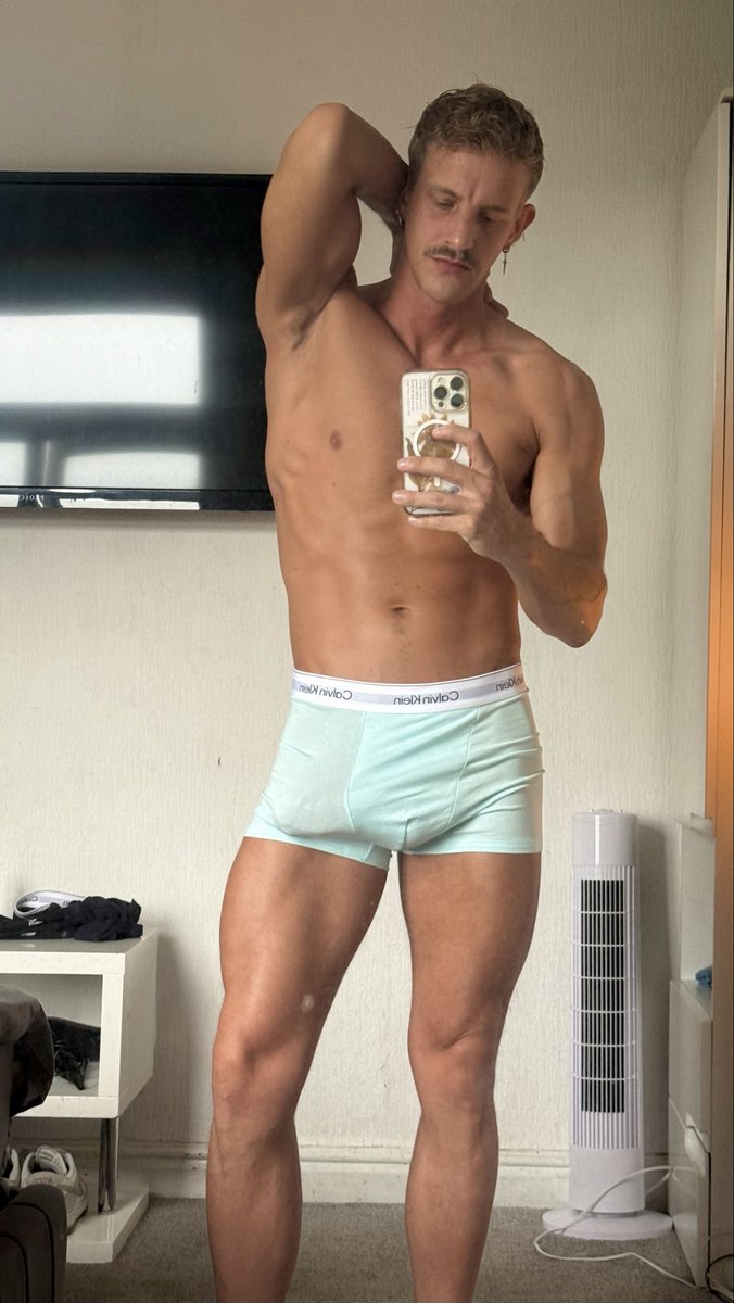 CallumBanksX's tweet photo. #CK briefs trying their best but this weight doesn’t play fair.
#bwc #bigdick #thickcock #hugecock #GayOF https://t.co/o9ntM2Ch3y