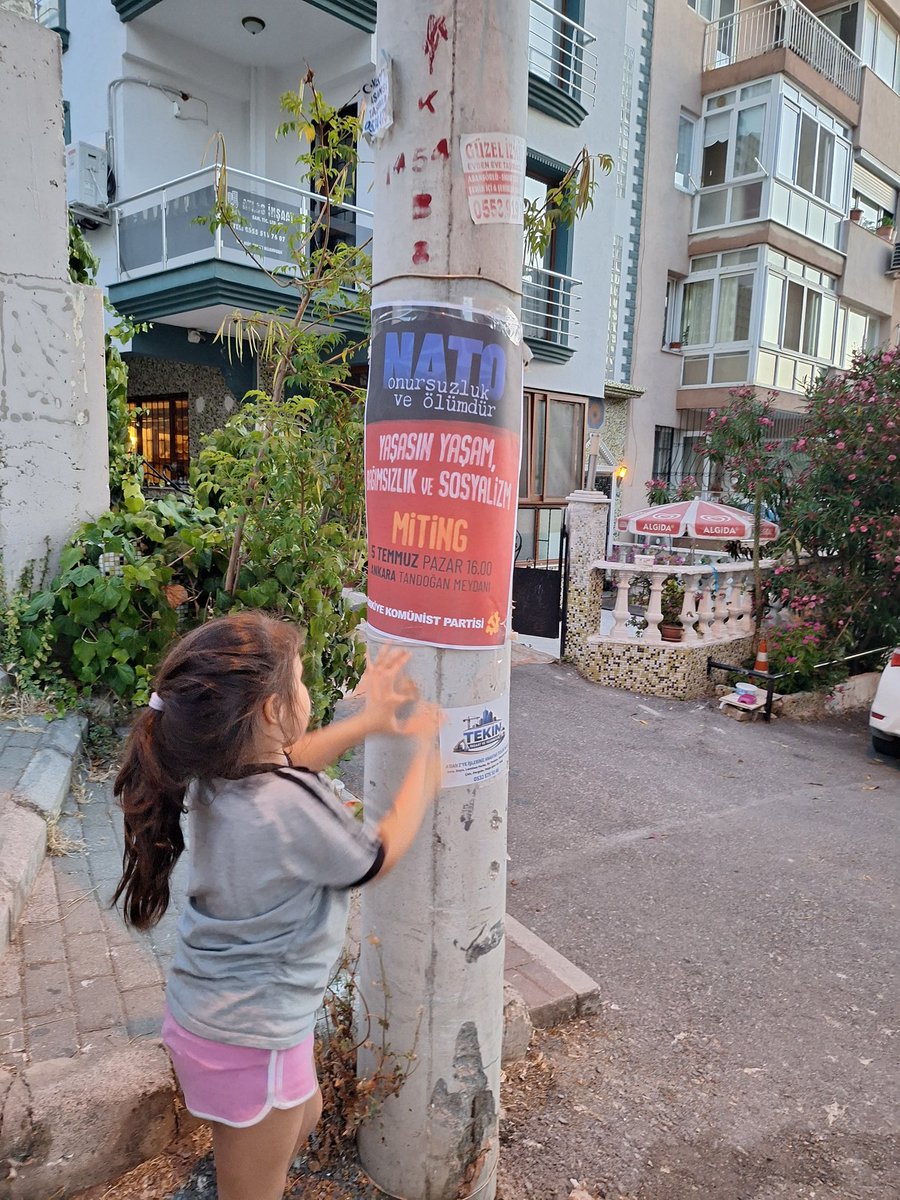 flsfnurcan's tweet photo. 5 Temmuzda Buca Forbes Seda pastanesi önü saat 18.00 #natodefol https://t.co/VfIw9kUXhX
