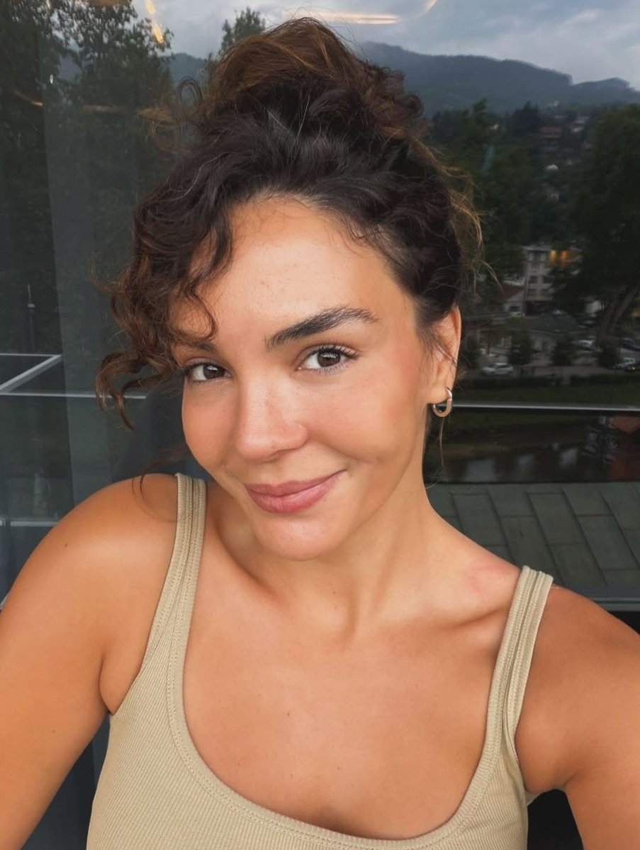 dotIyonss's tweet photo. en büyük destekçimiz guzeller guzeli yengemiz tam destek için gelmis muahh https://t.co/NW1enOvtuT