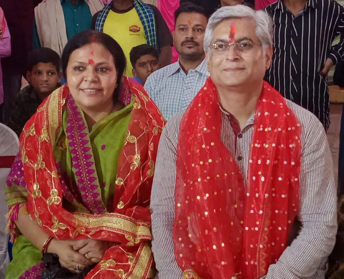 kargilfighter99's tweet photo. महागामा की  मंईयां. रत्नेश जी के लिये सावित्री मईया जैसा किरदार निभाने वाली झारखण्ड सरकार की ग्रामीण विकास मंत्री आदरणीय @DipikaPS जी और रत्नेश जी आप दोनों के वैवाहिक वर्षगांठ पर हार्दिक बधाई एवं शुभकामनाएँ।
आप दोनों का साथ हमेशा बना रहे यही ईश्वर से प्रार्थना है। https://t.co/9yGcXftSjT