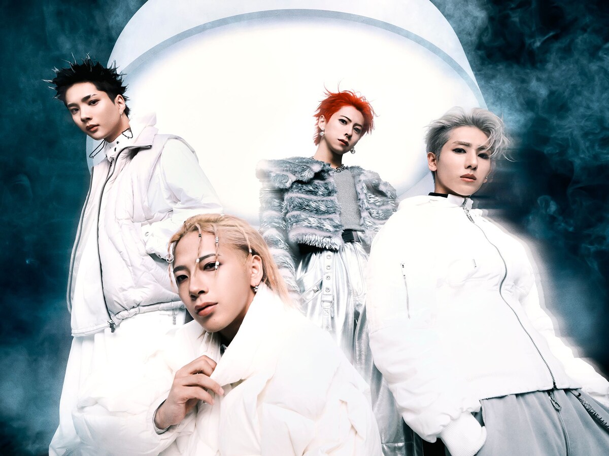 natalie_mu's tweet photo. 大SNS時代も顔出し不要！OWV新作グッズにお面をご用意、Tシャツは暗所で光る
https://t.co/92c1CpYdNM https://t.co/ywo8grm5Ig
