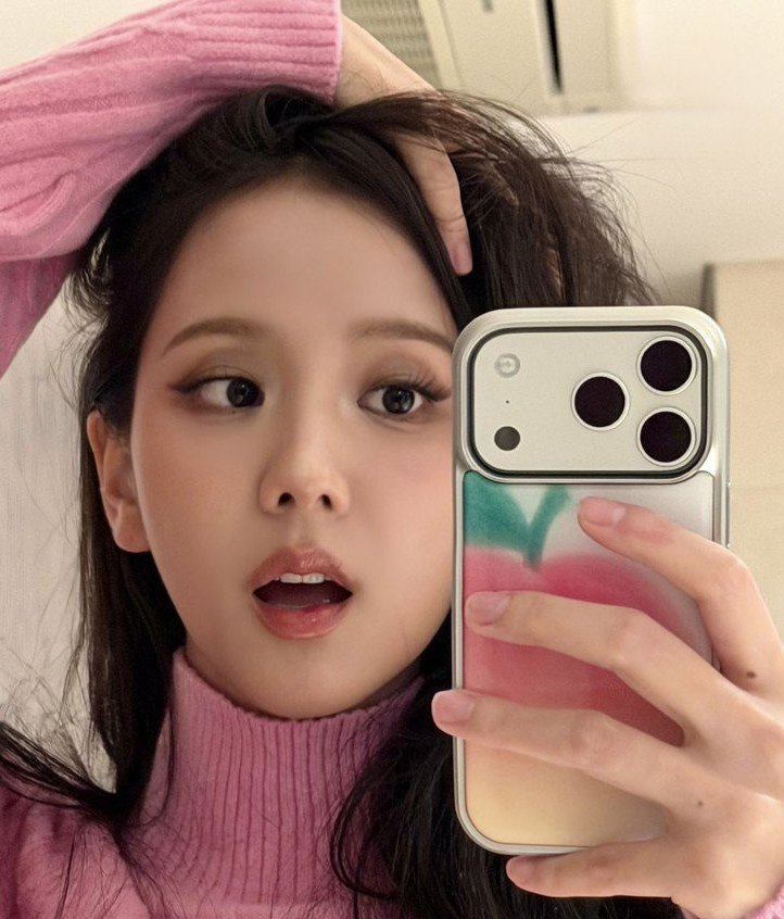 sooyaland103's tweet photo. Wtf who look like this man she is way too pretty like I'm obsessed nd pink is really her color:🫦 https://t.co/Vzp8iLe5Ge