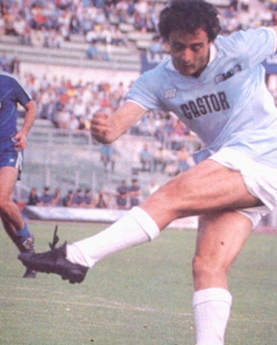 effetronky's tweet photo. "io non volevo diventare un calciatore io volevo diventare un calciatore della Lazio"

Vincenzo D'Amico, l'ultima bandiera 💙🦅
1 luglio 2023 - 1 luglio 2026 https://t.co/dTiVmVSBse