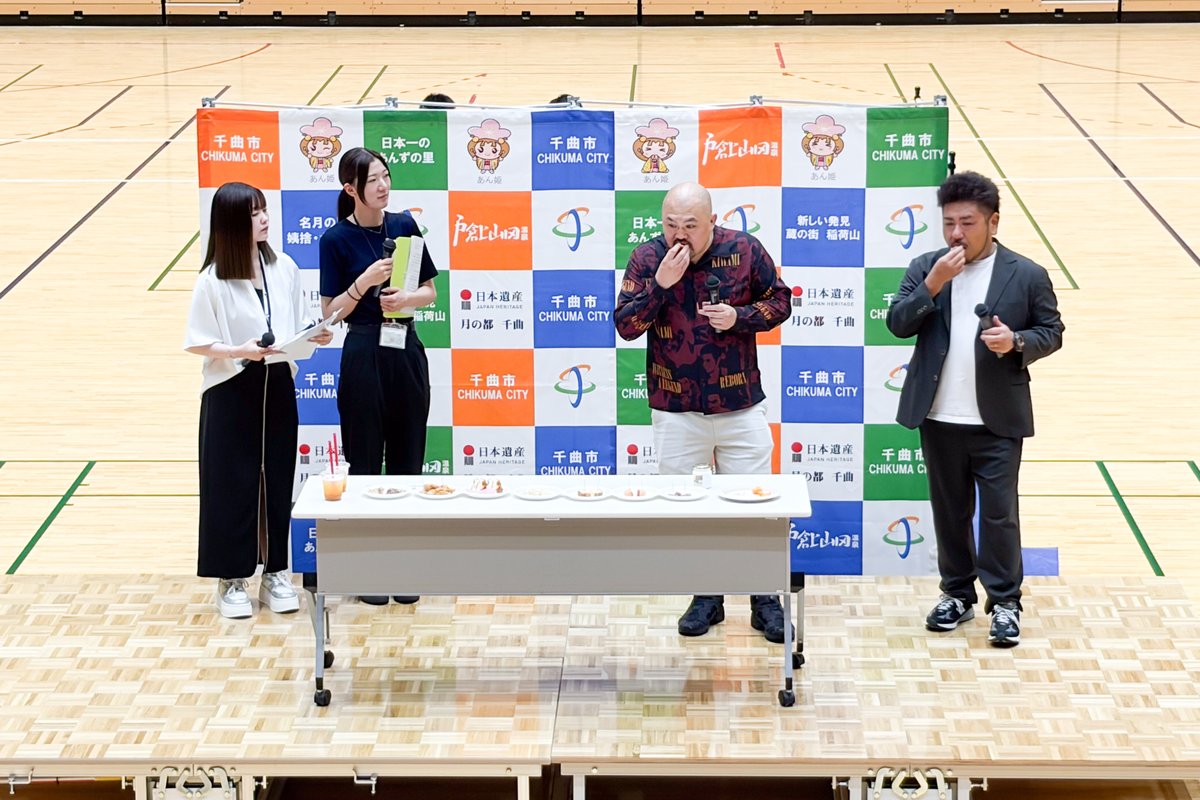 citychikuma's tweet photo. 【秘書広報課】
6月28日（日）、「ちくまあんずフェア×うまいもん展2026」が開催されました🟠
生あんずやあんず製品の販売のほか、千曲市PR大使の #鬼越トマホーク によるお笑いライブがありました👏

ちくまトピックス👇
https://t.co/F9eyjQW4pD

FB👇 
https://t.co/jvh2rDkCqf

#千曲市 #あんず https://t.co/QzJJKEybmb