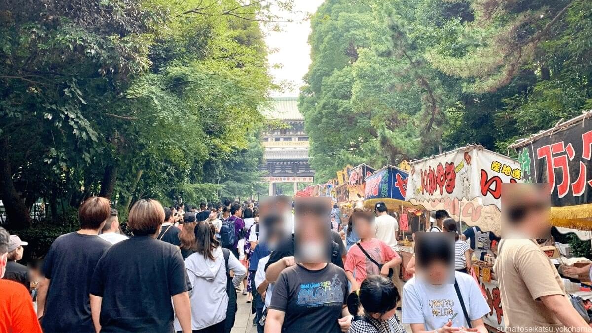 Hama_Seikatsu's tweet photo. 横浜 曹洞宗大本山総持寺
2026年も「み霊(みたま)祭り」開催決定🎉

🏮み霊祭り納涼盆踊り大会🏮
3日間で毎年3万人以上が訪れる
横浜市内で有名なお祭り
お坊さんがDJで盛り上げる盆踊りが人気✨

✅開催日程：7月17日(金)～19日(日)
✅時間：17:30〜20:30
✅アクセス：JR「鶴見駅(西口)」徒歩5分
✅屋台出店数：約50店舗

詳細はこちら🔽
https://t.co/0fHxAEZ529

#横浜 #鶴見区 #み霊祭り #みたままつり
#鶴見駅 #花月総持寺駅 #横浜で暮らそう