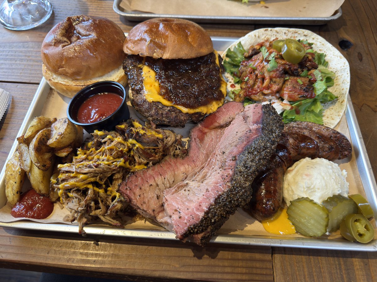 Phrstr's tweet photo. This is Texas https://t.co/6a442EPVe0