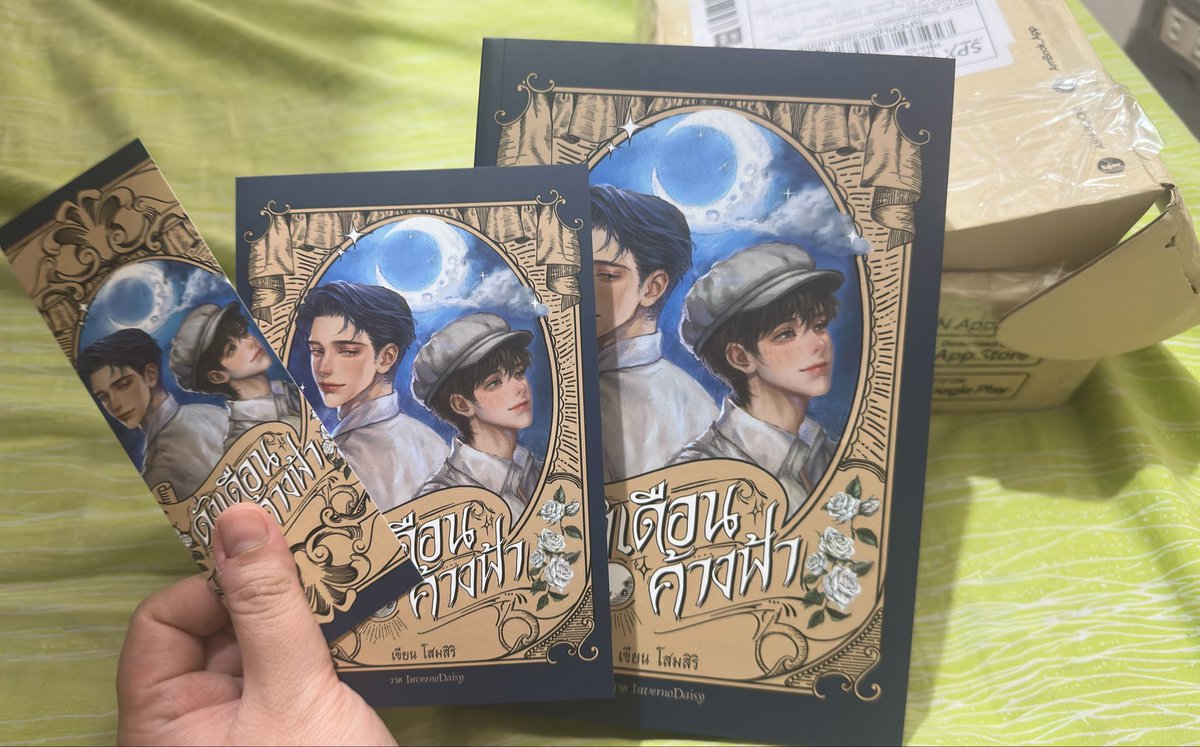 alymewgulfPH's tweet photo. the smell of new book really is different— its givin a fresh start of a new story.

#ดั่งเดือนค้างฟ้าseries
#StillHoldingUpLikeTheMoonSeries https://t.co/RsL3SAv8wW