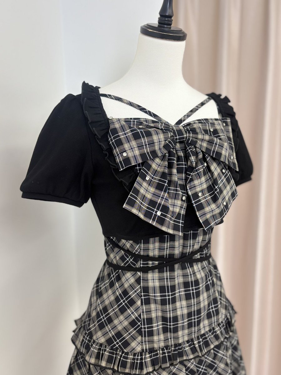 Rilly emulie リリーエミュリ ワンピース Rilly emulie 胸元の大きなリボンがポイント🎀 着るだけでくびれ爆誕