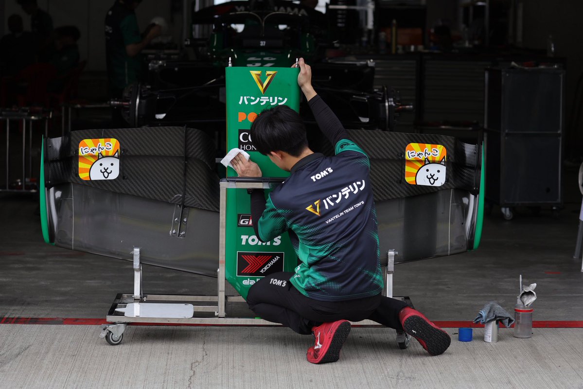 say_row_gun_toy's tweet photo. @SUPER_FORMULA @fswpress #testday #pitwalk https://t.co/giFVVz4NKW