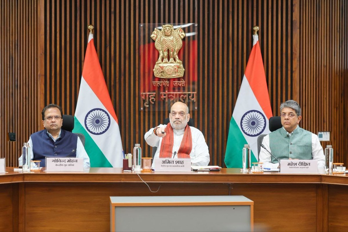 PNRai1's tweet photo. सिर्फ देश विरोधी ताकते ही FCRA कानून संशोधन का विरोध कर सकते हैं।

केंद्रीय गृह मंत्री अमित शाह ने अपग्रेडेड FCRA पोर्टल और नया e-OCI 2.0 लॉन्च किया।

नये रूप में बदले गए इस पोर्टल का उद्देश्य विदेशी फंड प्राप्त करने वाले गैर-सरकारी संगठनों (NGOs) और पारदर्शी संस्थाओं के लिए नौकरशाही संबंधी देरी को कम करना है, साथ ही अवैध या संदिग्ध विदेशी योगदानों के खिलाफ निगरानी को मजबूत करना है।