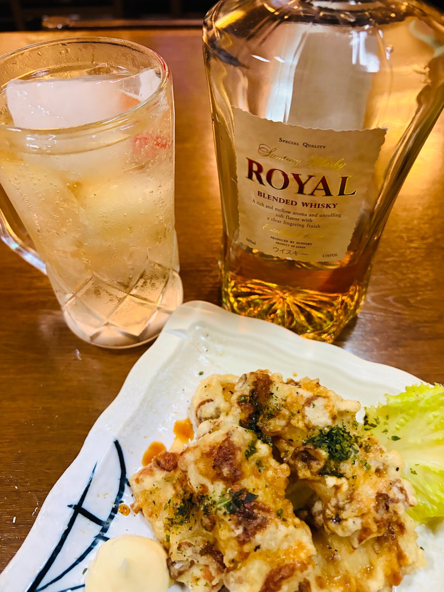 RRE_PR's tweet photo. 今日もお疲れ様でした！ #乾杯
今日の一杯は
「サントリー ローヤル」
山崎蒸溜所を中心とした原酒で造られるブレンデッド
1960年に鳥井信治郎が自ら手掛けた代表作のひとつ
知多の甘さを感じるのと白州の穏やかなスモーキー
#企業公式相互フォロー #不動産業 #ウイスキー https://t.co/QPm676dNNr