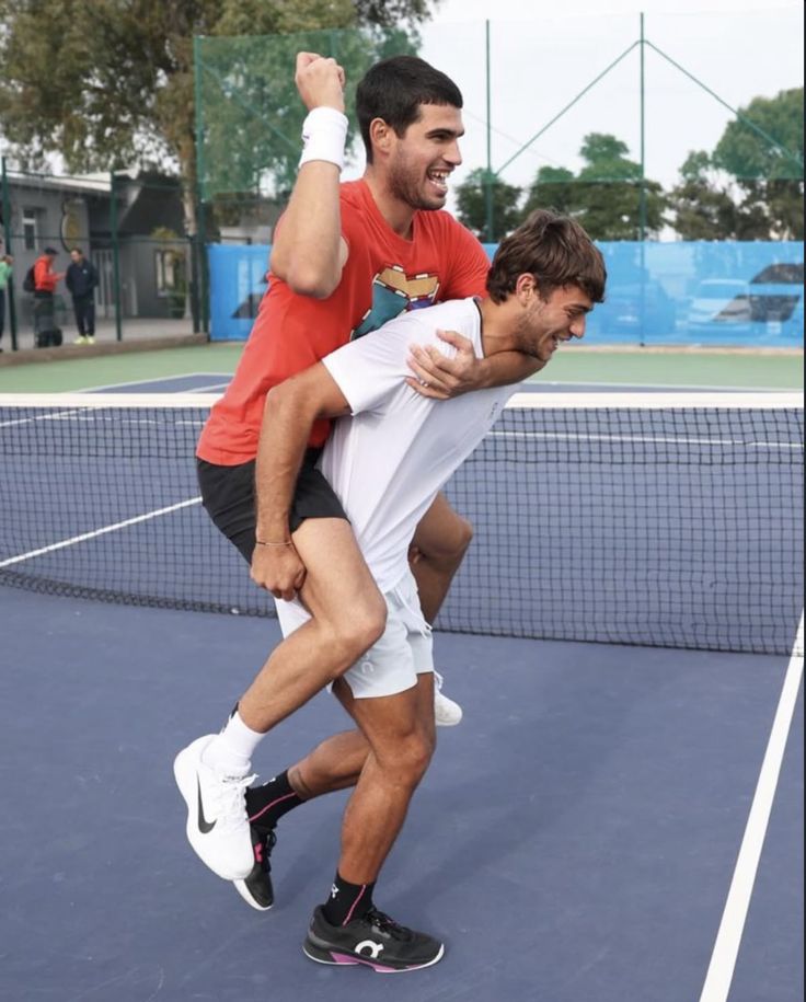 alcarazzupdates's tweet photo. Flavio Cobolli about Alcaraz 🎙️:

"We have a very good relationship, and I've been messaging him. I'm one of his followers, and I want him to get back on tour as soon as possible because we all miss him. We won't have to wait much longer to see him back on a tennis court." 🎾 https://t.co/8KGJfRZoTO