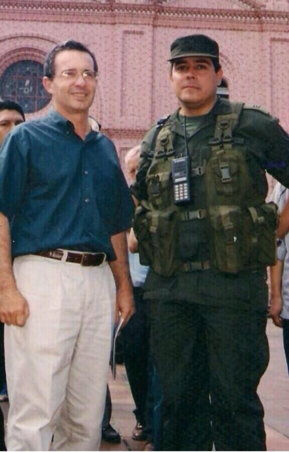 transitando1234's tweet photo. @AlvaroUribeVel Con o sin cárcel terminarás en el infierno matarife @AlvaroUribeVel ahí te encontrarás con tu padre y con toda tu familia tarde o temprano, maldito paraco asesino y narcotraficante.
No te olvides de este número #1087985 te lo pedirá el Inpec cada vez que vayas a sanidad 😅 https://t.co/yVMgENUdXJ