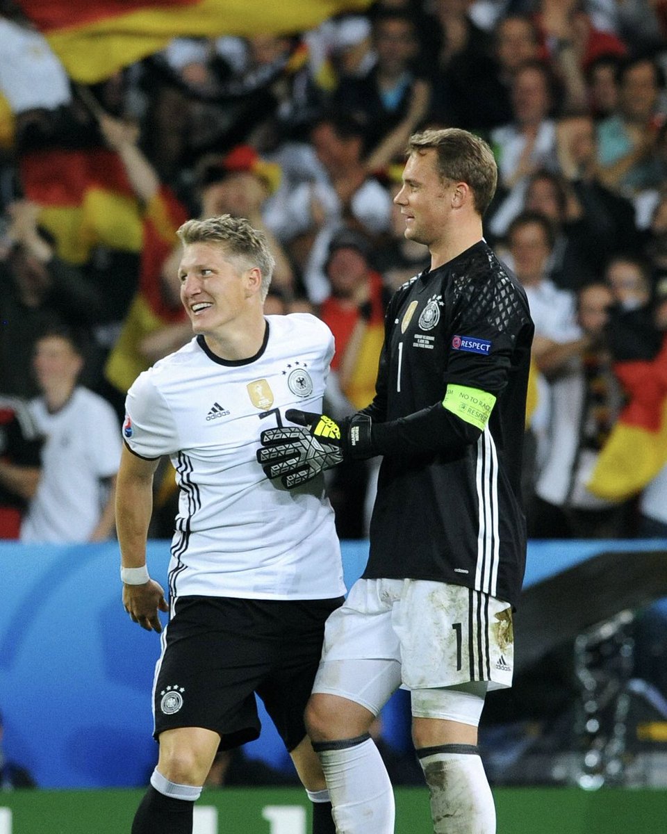 BSchweinsteiger's tweet photo. 5 World Cups and 23 World Cup matches as Germany‘s goalkeeper. A record. A legend. Congrats on an incredible international career, @Manuel_Neuer 🐐🇩🇪 https://t.co/SaV8VDp88H