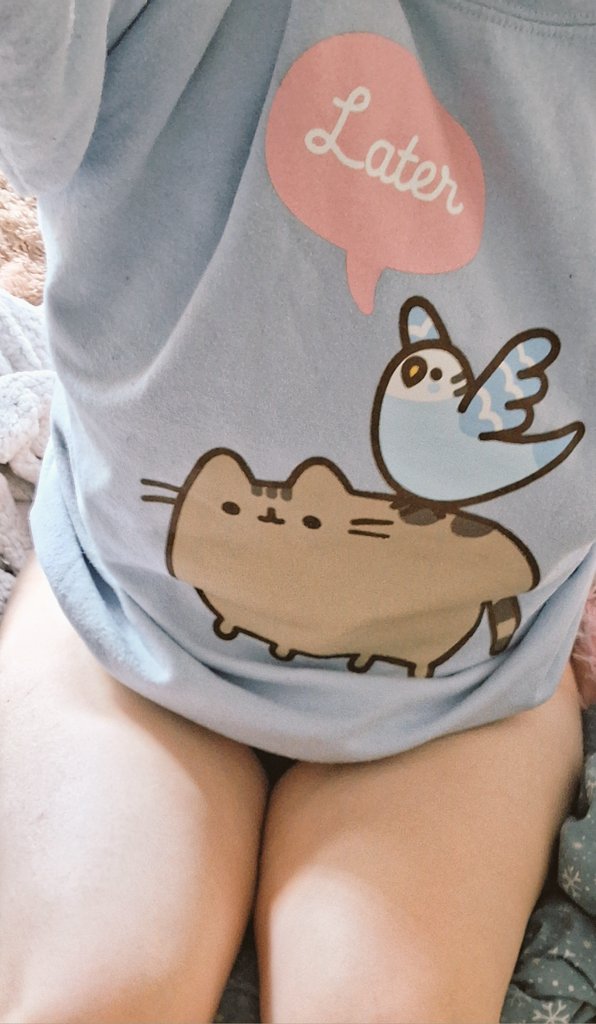 Pidgeyoij's tweet photo. Those dms asking to see what I'm wearing always make me giggle cos it's usually something like this
#NSFW #nsfwtwt #thighs https://t.co/nXicDfgr2M