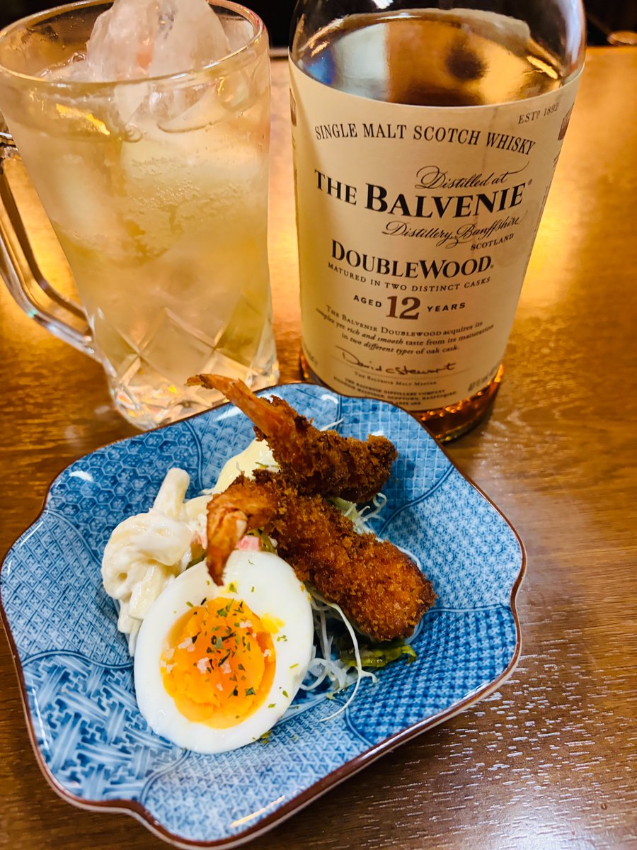 RRE_PR's tweet photo. 今日もお疲れ様でした！ #乾杯
今日の一杯は
「バルヴェニー 12年 ダブルウッド」
スペイサイドのバルヴェニー蒸溜所
バーボン樽熟成後にシェリー樽で後熟したシングルモルト
はちみつのような甘さとドライフルーツの香り
#企業公式相互フォロー #不動産業 #ウイスキー https://t.co/3qhD5yv3il