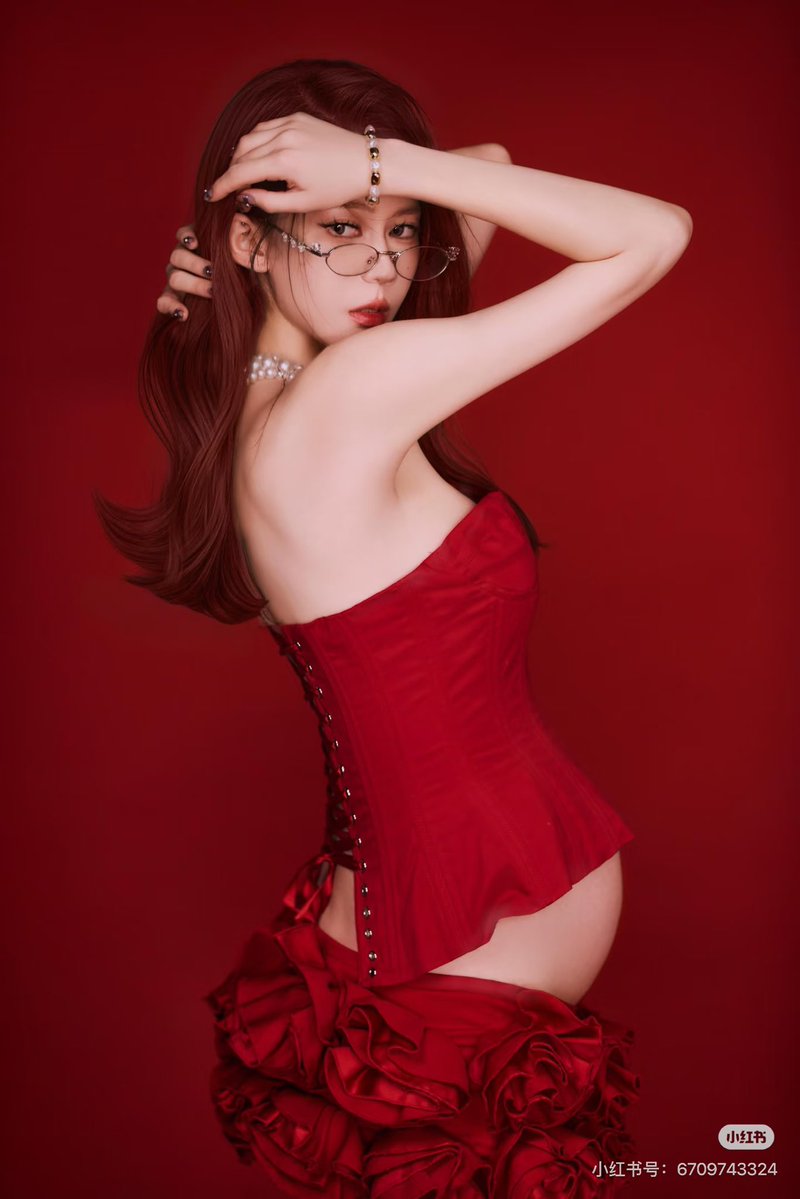 SexyPregnancy's tweet photo. 白丝红裙性感孕妇 https://t.co/5loLFk1vGL