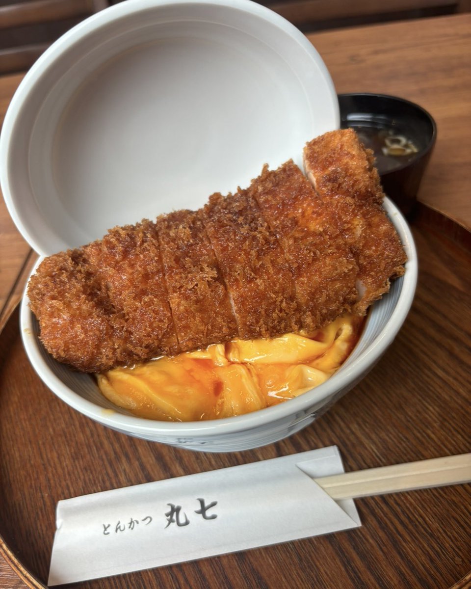 IT_42_DIV's tweet photo. 銀座店以外があることをさっき知り（歩いてたら看板を見つけた）少し並べば入れそうだったので初❕丸七❕わたしは並で限界でした🥲🥲ウォニョンすごい🥲でもとっても美味しかった💞 https://t.co/KZlJ5Dkl8r