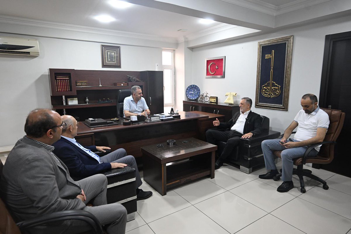 ibrahim_Burkay's tweet photo. Tekstil sektörümüzün değerli kuruluşlarından Belenay Tekstil’i ziyaret ederek, 2030 Vizyonumuz doğrultusunda sektörümüzün küresel rekabet gücünü daha da artıracak proje ve çalışmalarımız üzerine istişarelerde bulunduk.

2030 Vizyonumuza verdikleri güçlü destek ve samimi ev sahiplikleri için kıymetli dostum Remzi Çelik ve şirketin genç kuşak temsilcisi Berkay Çelik’e gönülden teşekkür ediyorum.