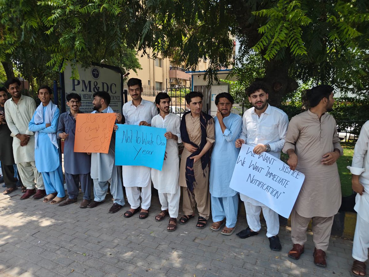 SufyanAli17301's tweet photo. 1.  *8 months. 0 seats. 500 futures on hold.*  
    PM&amp;DC, this is not delay. This is cruelty with FATA &amp; Balochistan students. #Restore500Seats #PMDC *While others are in 2nd semester, we are still on the road.* https://t.co/W43ltDZsyS