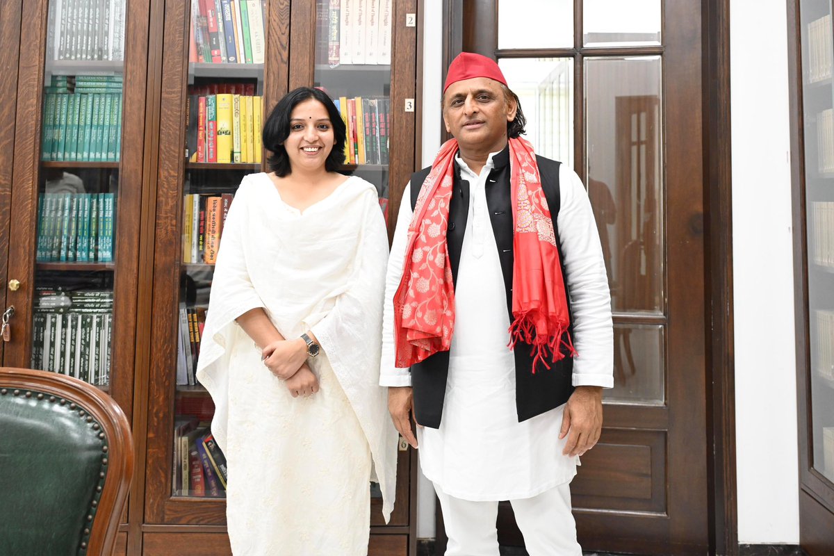 Kanchanyadav000's tweet photo. उत्तर प्रदेश के पूर्व मुख्यमंत्री एवं समाजवादी पार्टी के राष्ट्रीय अध्यक्ष श्री @yadavakhilesh जी को जन्मदिन की हार्दिक शुभकामनाएँ एवं अनंत बधाइयाँ।

आपके उत्तम स्वास्थ्य, दीर्घायु एवं निरंतर सफल सार्वजनिक जीवन की मंगलकामनाएँ। जनसेवा और सामाजिक न्याय के प्रति आपका समर्पण सदैव इसी प्रकार बना रहे!

जन्मदिन की पुनः हार्दिक शुभकामनाएँ!