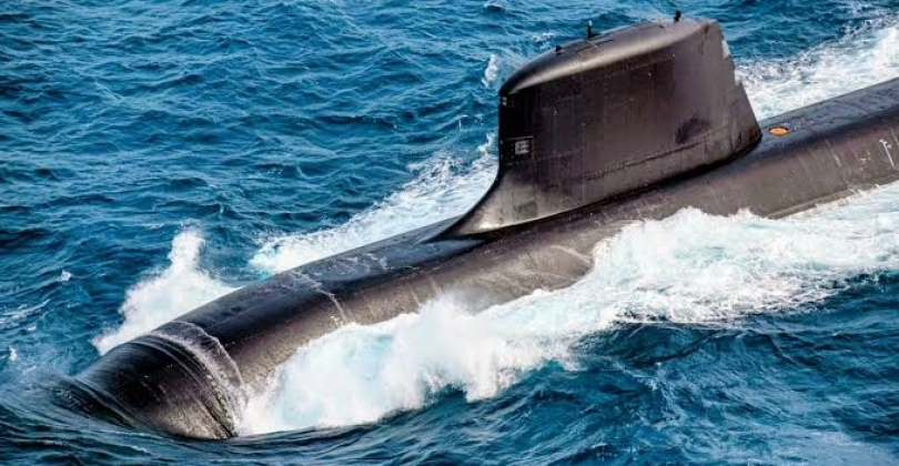 MilitaryWatchM's tweet photo. French Navy Brings New Barracuda Class Nuclear Powered Attack Submarine Into Service

The French Navy has formally accepted the Suffren class nuclear-powered attack submarine De Grasse into service, marking a major milestone...https://t.co/6jXDc014mK https://t.co/fDEANtbo5g