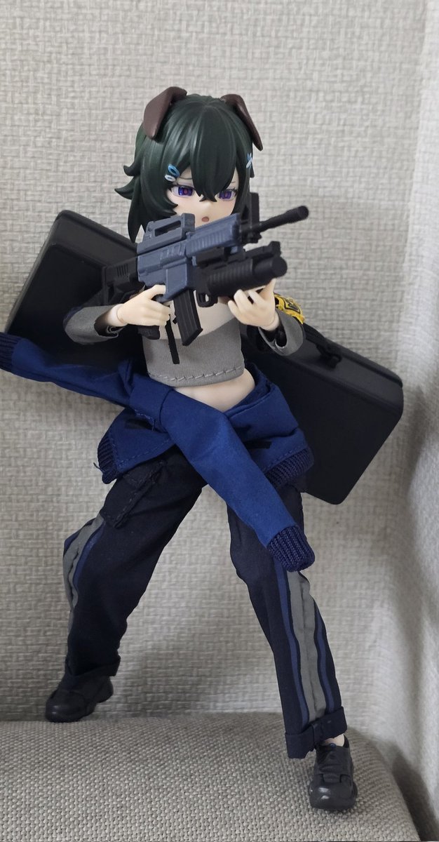 SSUki_mon's tweet photo. 黒鉄レクイエム
シークレット含めフルコンプしたのに、シークレット開封したら1体だけカバンとヘルメット、銃の持ち手パーツが入ってなかったんだ。
梱包不良(泣)
残りの8個を開封するのが恐怖でしかないんだが。 https://t.co/RnHG8FMbiJ