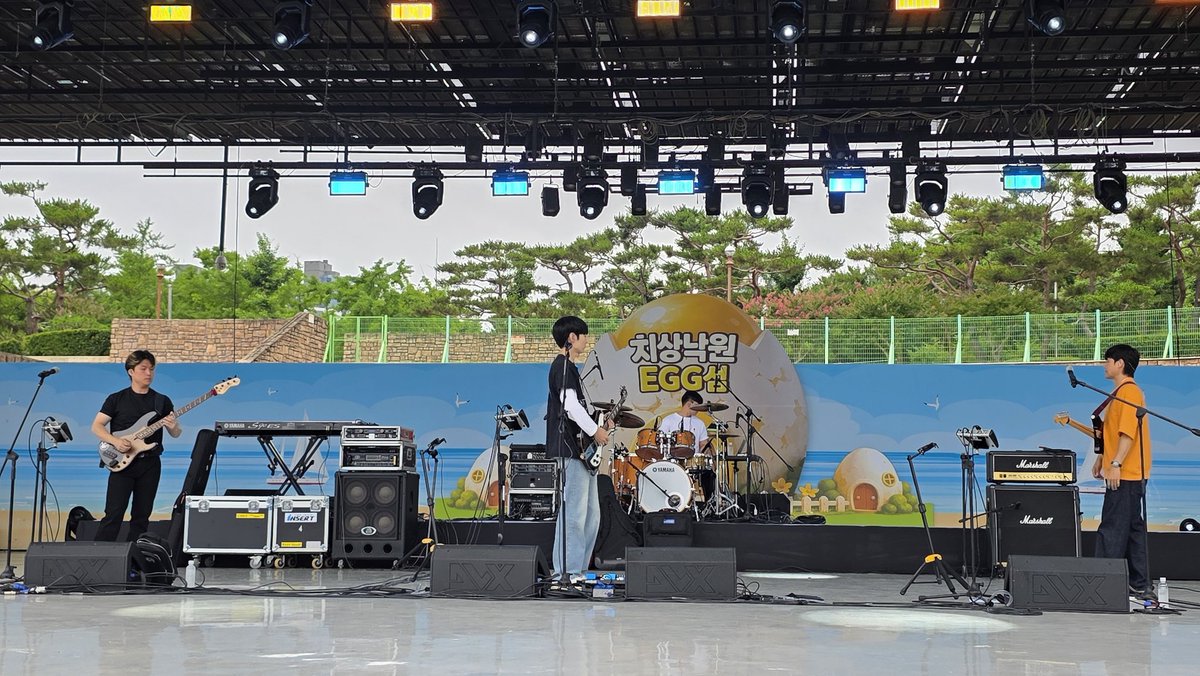 2econdserve's tweet photo. 치산낙원 ㅋㅋㅋㅋ 꺄악 https://t.co/I7Xr3NO2rn