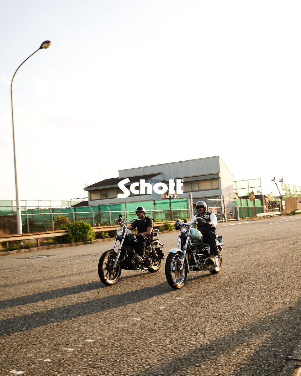 SchottJAPAN's tweet photo. Schottの名作「OLD HICKORY（オールドヒッコリー） PANTS」「OLD HICKORY VEST」の大型再入荷が本日2026年6月26日に決定。再入荷に際し、アーティスト・数原龍友氏と俳優・今村謙斗氏を起用した最新ビジュアルを公開いたしました。
https://t.co/zF9YU4fgjO https://t.co/pjEGyBQw75