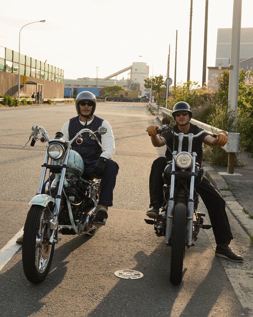 SchottJAPAN's tweet photo. Schottの名作「OLD HICKORY（オールドヒッコリー） PANTS」「OLD HICKORY VEST」の大型再入荷が本日2026年6月26日に決定。再入荷に際し、アーティスト・数原龍友氏と俳優・今村謙斗氏を起用した最新ビジュアルを公開いたしました。
https://t.co/zF9YU4fgjO https://t.co/pjEGyBQw75