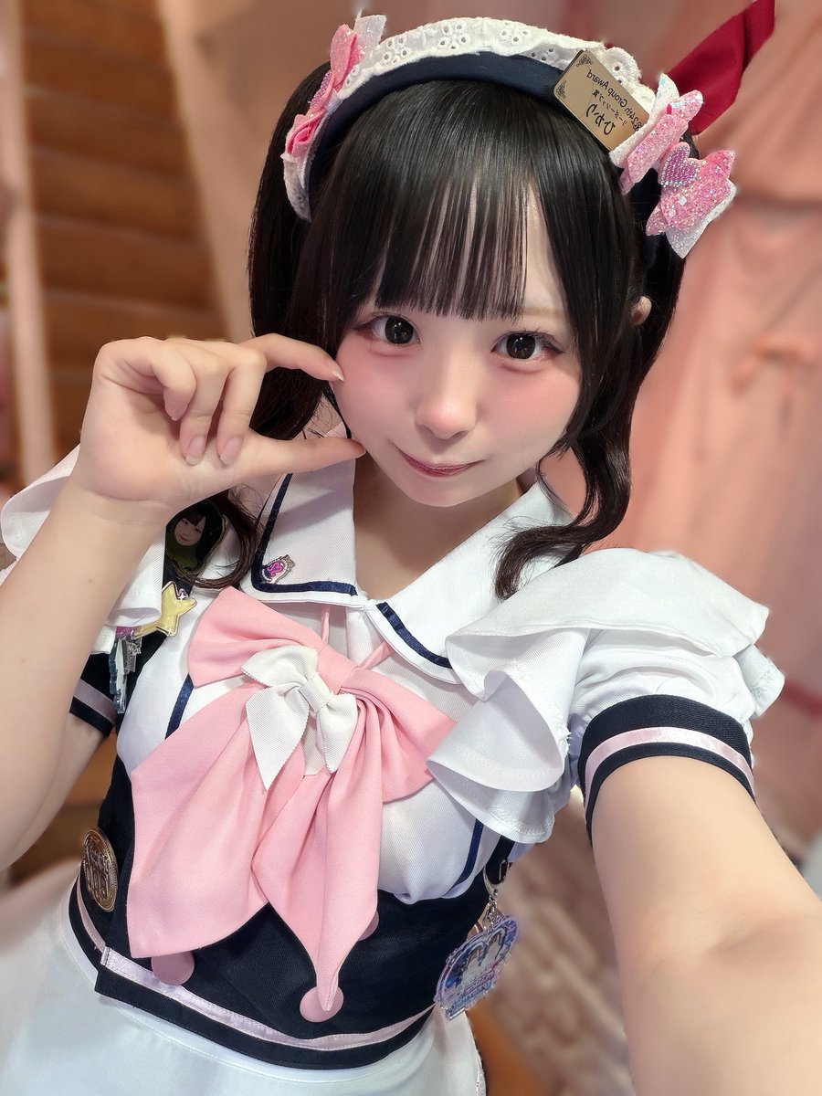hikari_maid's tweet photo. お給仕入りました！23時までたくさんのご入国お待ちしてます🌙
ギャラクシードリーム解禁に合わせてひかりさんもピンクのリボンです🎀♡ https://t.co/ouG8lq2VZT