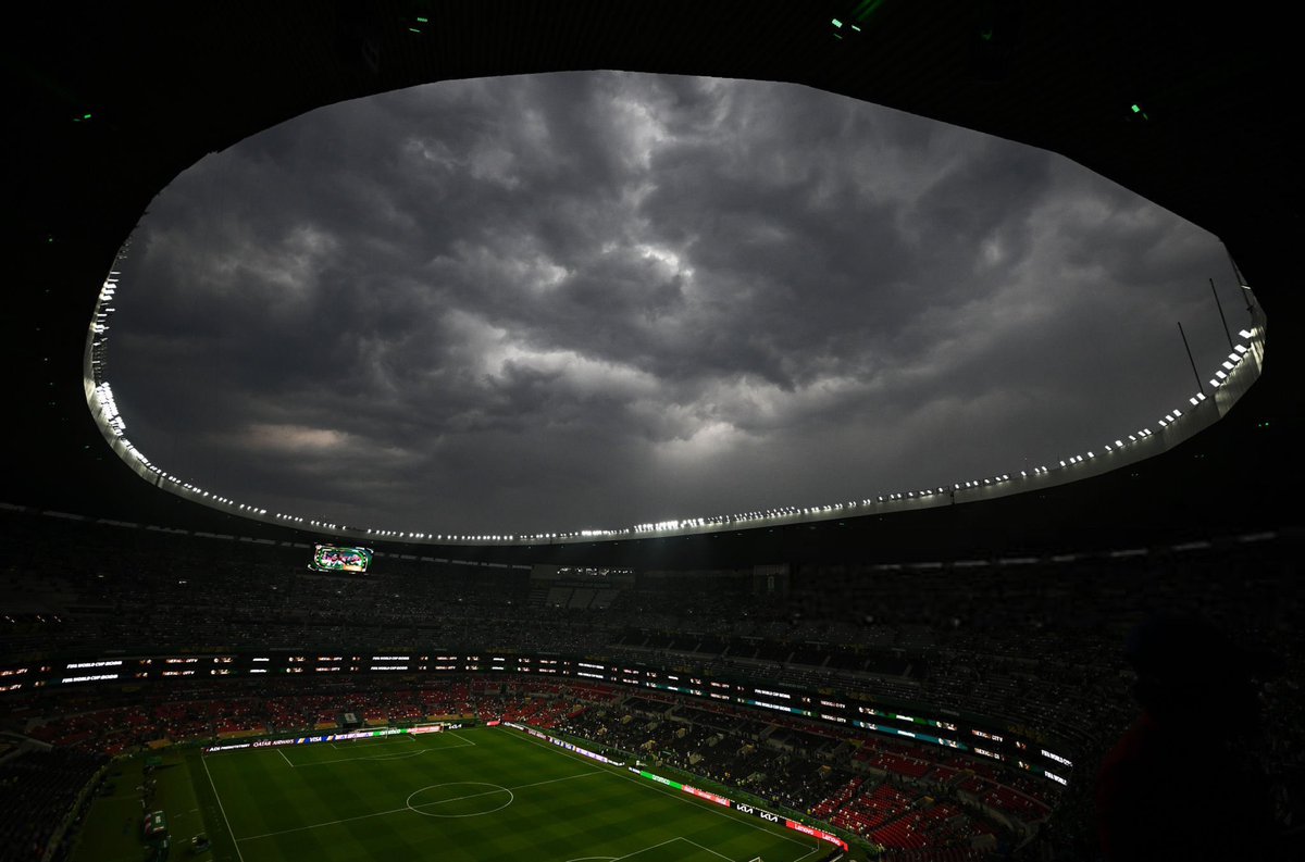 _AndreCA7's tweet photo. Es increíble la estadística de que México ha jugado 88 partidos oficiales en el Estadio Azteca y solo ha perdido dos.

En el mundial jamás ha perdido cuando ha jugado ahí, una locura. https://t.co/P6Wq9mllXI