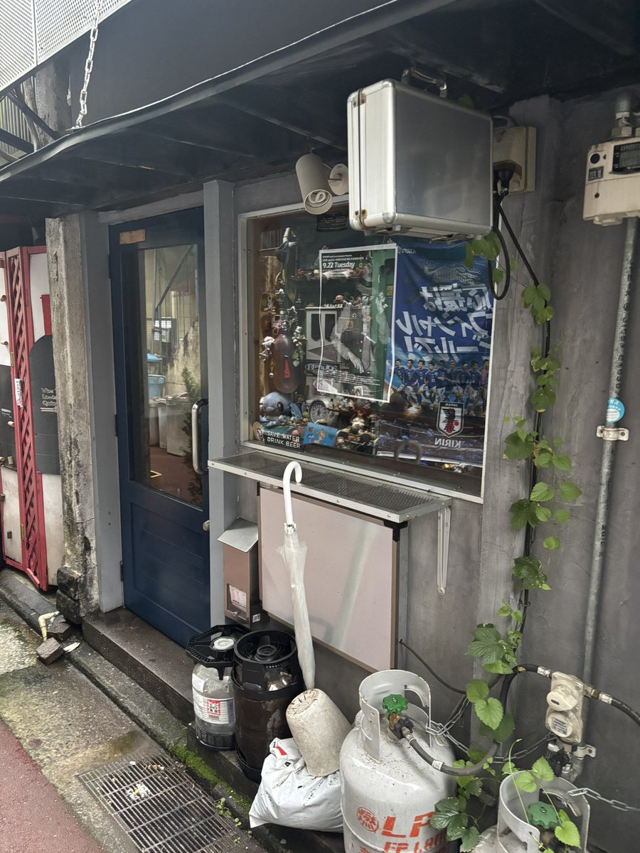ANASTASIA_ISO's tweet photo. 0次会でクラフトビール飲も��とすれば閉まってる😹 https://t.co/5tUyfGuQoO
