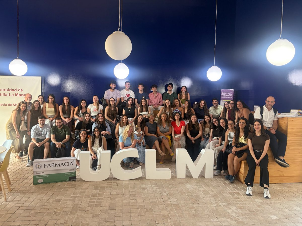 FarmaciaAB_UCLM's tweet photo. Cerramos junio hablando de la salud de nuestros pueblos en la Jornada de Farmacia Rural.
Una tarde acercando a nuestros estudiantes las oportunidades de desarrollo profesional y el acceso a la titularidad. ¡Gracias a las compañeras por compartir su experiencia real!
@SanidadCLM https://t.co/5AxDcSmMpc
