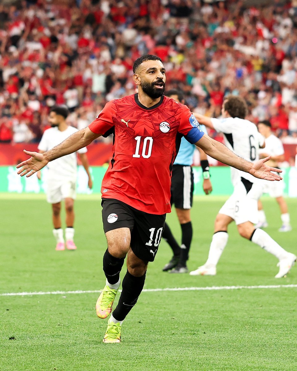 EPLworld's tweet photo. ‼️

عااااجل :

يُريد النادي الأهلي السعودي التعاقد مع محمد صلاح و يعتبرونه البديل المثالي لرياض محرز الذي يقترب من مغادرة الفريق . 👀 🇪🇬 ⏳ https://t.co/9ua1O6tJjm