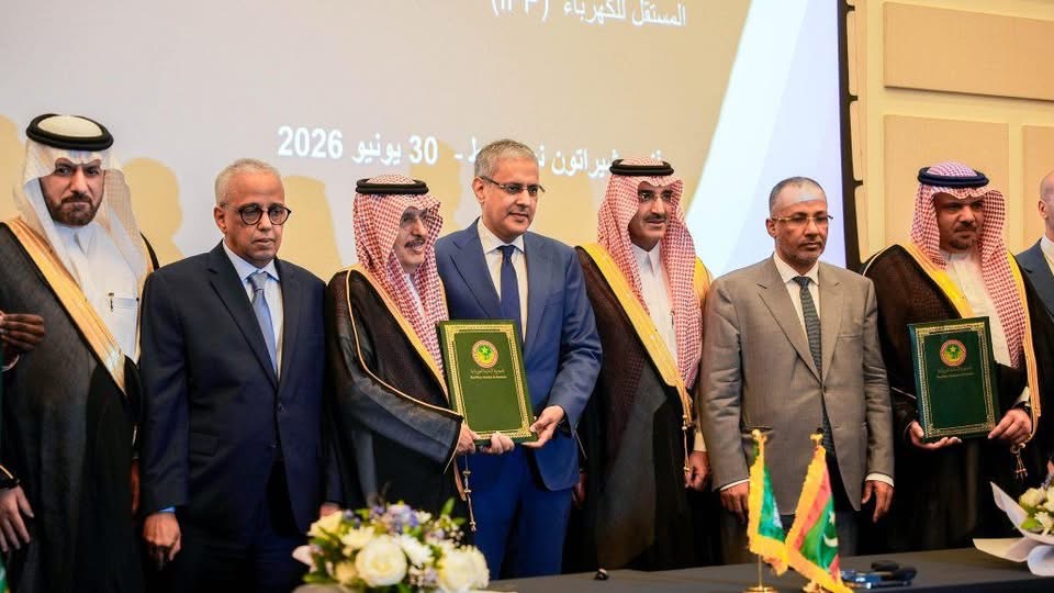 MwrytanyaL35916's tweet photo. موريتانيا توقع اتفاقيات إنشاء أول محطة كهربائية تعمل بالغاز الطبيعي بقدرة 230 ميغاوات في خطوة تعزز أمن الطاقة وتستفيد من الموارد الوطنية لدعم التنمية الاقتصادية. #موريتانيا #الطاقة #الغاز_الطبيعي #الكهرباء #نواكشوط https://t.co/xkp40ohl6Y