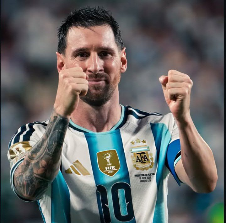 TheFutbolZoneX's tweet photo. 🎙️🗣️ Reporter: "Are France the favourites to win the World Cup?"

Kylian Mbappé: "No. I'd still say Argentina."
Reporter: "Why?"

Mbappé: "Because they still have Lionel Messi. As long as he's on the pitch, Argentina always have a chance." https://t.co/01C7aBVgSh