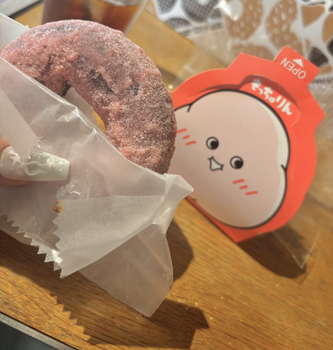KID_4869's tweet photo. もっちゅりんと一緒に買ったドーナツ、見たことないと思ったらファンシードーナツだったっぽい また食べたいのになー https://t.co/kbsRfPGipO