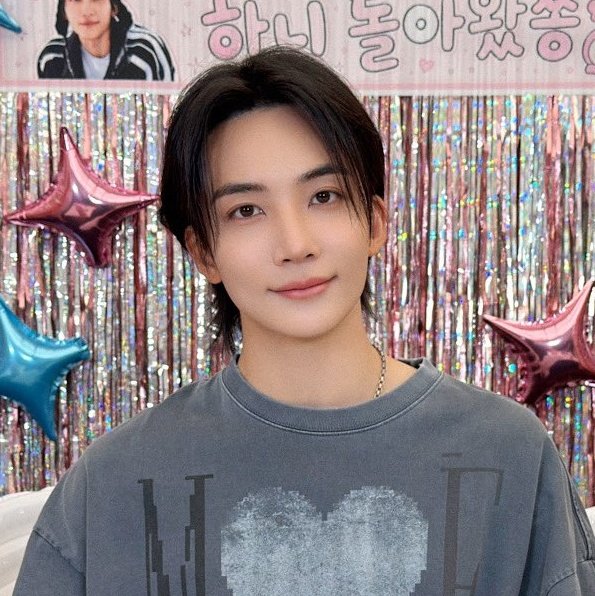 HANI_BERRY_1004's tweet photo. 정한이 진짜 잘생겼는데 진짜 잘생겨서 잘생겼는데 https://t.co/Gjn8q9cZZW