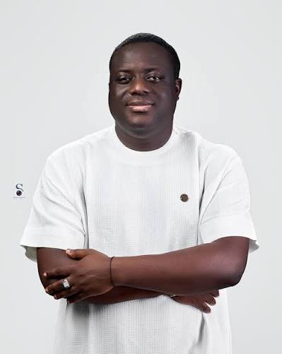 SIKAOFFICIAL1's tweet photo. Accra bigboy, Joseph Kwadwo Badu Boateng, popularly known as Dada Joe Remix, has officially pleaded guilty in the US to multiple counts of fraud related charges including the conspiracy to commit wire fraud.

According to prosecutors, Dada Joe admitted that he and his co-conspirators operated a romance and inheritance fraud scheme between 2013 and March 2023, targeting elderly victims in Arizona and across the United States.

As part of his plea agreement, he has agreed to pay approximately $4.4 million in restitution to victims. He is scheduled to be sentenced on 8th September 2026.

[📸: Fox News]