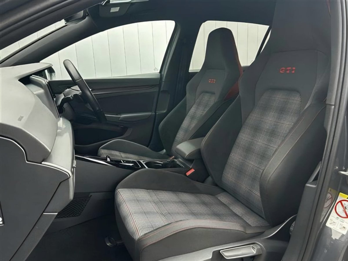 carbarnke_'s tweet photo. Purchased on Order🎊🎊 2022 VW Golf GTI MK8.
19k kms covered with a 4th Gen(Evo4) 2000cc Turbocharged EA888 engine(241Hp/370Nm), 7 Speed auto DSG, GTI plaid seats, Digital instrument cluster & Carplay system.

Importing any car? Contact us via 📲📲0119-223-223 or 
📲📲0722-449-448 or visit our office at KMall along Kiambu Road.

#Carbarn
               https://t.co/4RABP9myEh