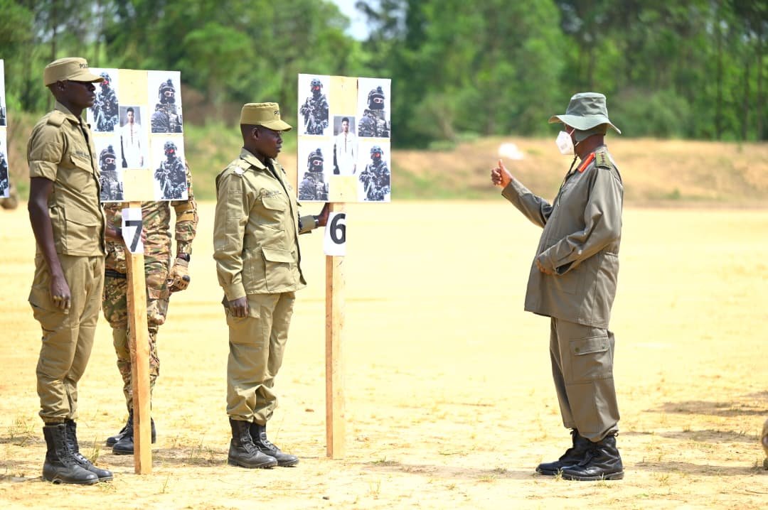AkennaPraise's tweet photo. Integrity and discipline are the foundation of effective policing. President Yoweri Museveni has reminded the new officers to serve Uganda with honesty, professionalism, and dedication. #WhyUgDecidedM7 https://t.co/3PCkGmpPie