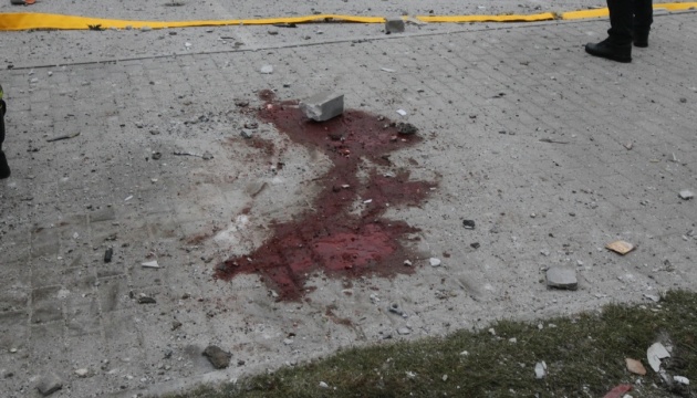 Ukrinform_deu's tweet photo. Russischer Drohnenangriff auf Minibus in #Cherson tötet zwei und verletzt fünf Menschen https://t.co/GGKpdLPWOu https://t.co/6Jrufsf0c2