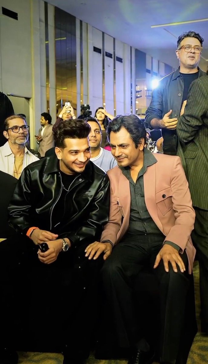 rauf_01155's tweet photo. Munawar bhai with Nawazuddin siddiqui 🔥

#Munawarfaruqui https://t.co/ir3IKbKgWF