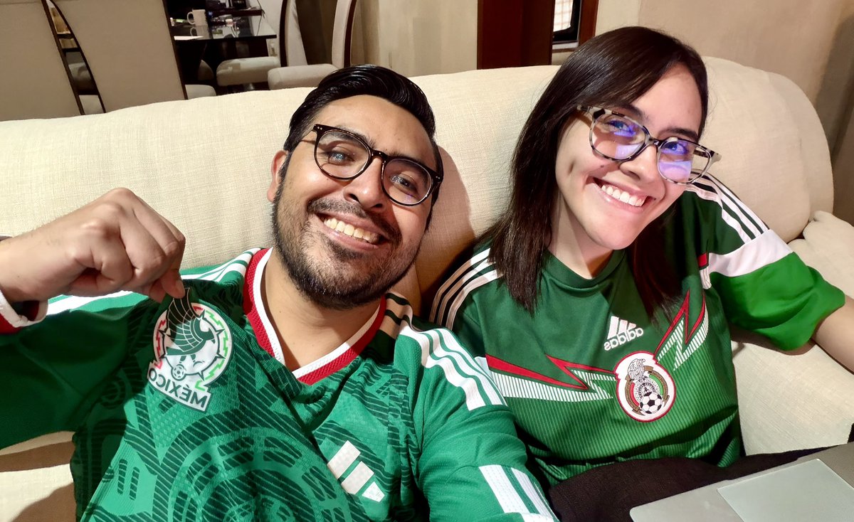 angeloFST's tweet photo. 40 años pasaron para que México ganaran un partido de eliminación directa en el mundial.  La ilusión más que puesta 🇲🇽! https://t.co/F0gdLZ2YZS