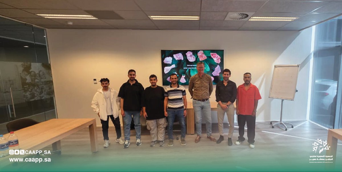 caapp_sa's tweet photo. ضمن المساعي المتواصلة بتمكين الكفاءات الوطنية، تنطلق #تعاونية_عسير في رحلة معرفية جديدة إلى مدينة أوستوزان الهولندية، حيث يشارك فريق تعاونية عسير في برنامج تدريبي متخصص داخل شركة “ماين”، إحدى الشركات العالمية الرائدة في تقنيات خطوط الإنتاج، بهدف نقل الخبرات والاطلاع على أحدث الممارسات الصناعية، بما يعزز جاهزية الكوادر الوطنية وفق أفضل المعايير العالمية.

وفي واجهة المشهد، ارتفع العلم السعودي في إشارةٍ لما تحمله الشراكات المهنية من تقديرٍ متبادل وطموحاتٍ مشتركة.