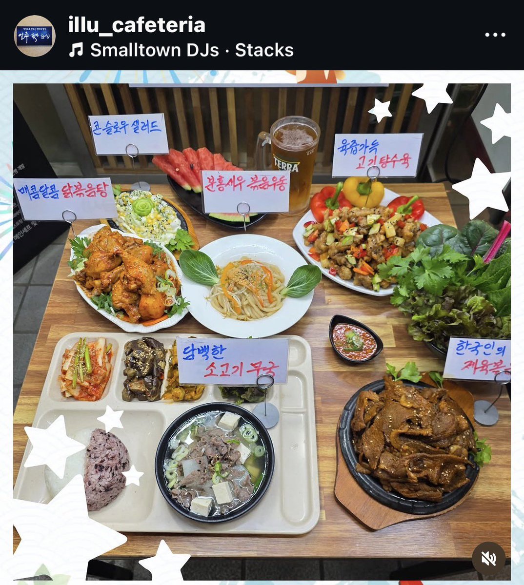 syeonblue's tweet photo. 서울 송파구 문정동에 있는 한식뷔페
한끼에 8000~8500원 정도였던걸로 기억하는데 인스타 주소도 찾아왔어요 ㅎ

 예전에 유툽에서보고 한번 가봤었는데 진짜 치킨만 한마리 먹고온듯해요 ㅎㅎㅎ 
건물에 한식뷔페 두곳? 세곳? 있었던걸로 기억하는데 서로 경쟁해서인지 퀄리티 엄청 좋구 깔끔해요 지금 집근처에 있으면 매일 갔을것 같아요🤭

인스타 들어가시면 그날 메뉴 올라오니 근처사시는분들 한번 찾아가보셔요 💕