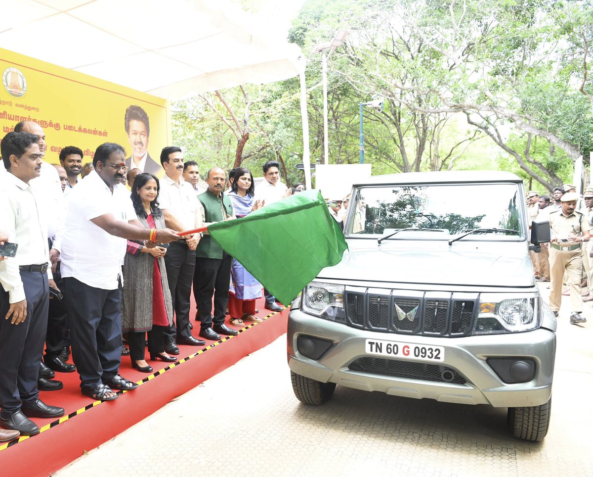 supriyasahuias's tweet photo. Under the leadership of the Hon’ble Chief Minister of Tamil Nadu, the Government continues to modernise the Tamil Nadu Forest Force, recognising that equipping frontline personnel with modern arms and mobility is critical for effective wildlife conservation and forest protection.

The Hon’ble Minister for Forests Thiru R V Ranjith Kumar, handed over 250 modern weapons, including 204 nos. of 12-bore pump-action guns designed for anti-poaching patrols, forest protection and human-wildlife conflict management, along with 46 nos. of 9mm automatic pistols for officers engaged in enforcement, supervision, search operations and emergency response.

To further strengthen field mobility, 54 new vehicles for Range Officers were also flagged off, enhancing their ability to respond swiftly to conservation and protection challenges across Tamil Nadu’s forests #TNForests @CMOTamilnadu