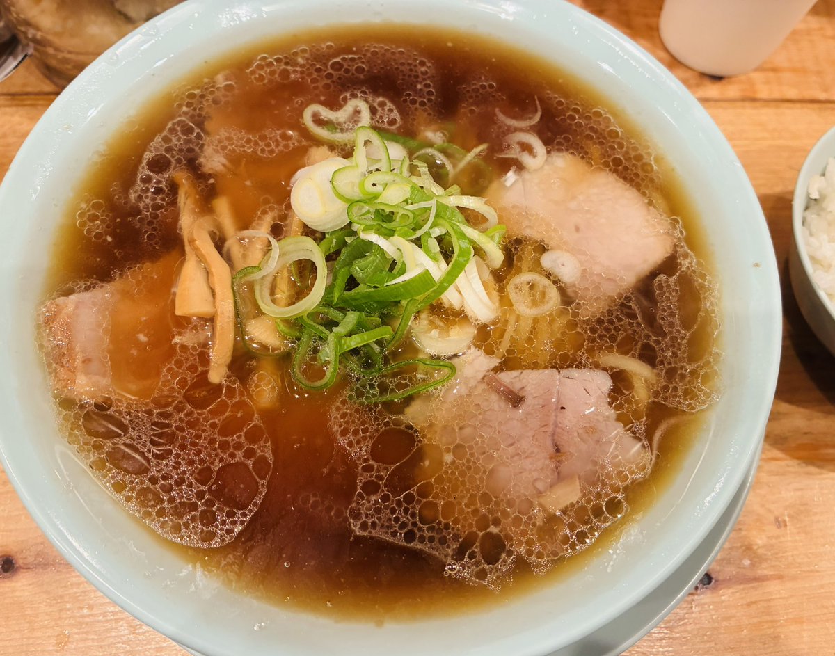 tasukudrum's tweet photo. あっという間に7月ですね。
個人的には好きな季節なんですが、時の流れが早く過ぎて、人生の儚さや諸行無常を感じる今日この頃です。
先月ひいた風邪がまだ少し尾を引いているのか、それとも終わらない梅雨のせいなのか、なんとなく物憂げな夏の始まりなのです。 https://t.co/sMPSAeBqMx
